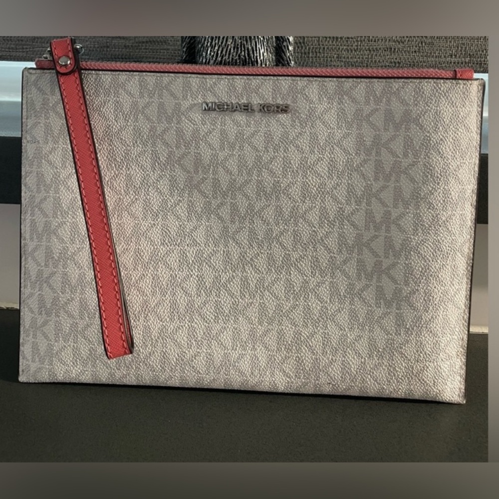 Michael Kors XL Zip Clutch Wristlet NWOT Pristine Condition